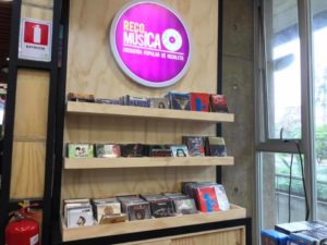 Ni trap ni reggeatón: por qué Recoleta se niega a vender música urbana en Disquería Popular