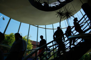 Aprueban proyecto de jornada parcial alternativa para estudiantes que trabajen