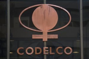 Codelco suspende beneficios de salud para trabajadores de Chuquicamata en huelga