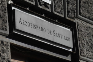 Duró 25 días: Papa Francisco aceptó renuncia del obispo auxiliar de Santiago