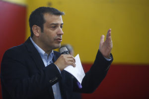 Alcalde de Estación Central desmiente sumario contra profesora que encaró a Cubillos