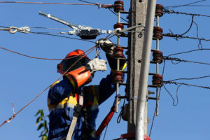 Alcaldes piden a Superintendencia de Electricidad poner fin a concesión de CGE por mala gestión