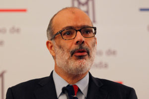 Ex ministro Rodrigo Valdés le pone nota 4 al Gobierno: 