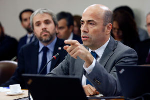 Bermúdez asistirá a comisiones de Constitución y Gobierno por despidos en Contraloría