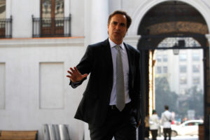 Cruz-Coke y Boric se enfrentaron por pedido de seguridad ante presencia de comunidad mapuche en el Congreso