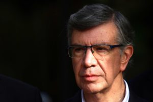 Lavín sale a defender su 