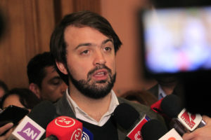 Las rimas de Jorge Sharp para responder el irónico mensaje que le dedicó Alberto Plaza