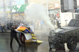FOTOS | Paro de profesores: violentos incidentes en la Intendencia de Valparaíso