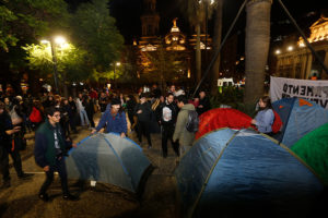 Estudiantes levantaron un campamento 