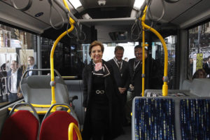 Ministra Hutt anunció otros 183 buses eléctricos para Red en agosto