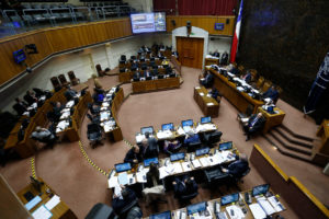 Senado rechaza retroactividad en proyecto que declara imprescriptibilidad de delitos sexuales a menores