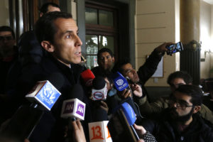 Alessandri no descarta desalojo del Instituto Nacional: 