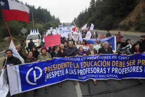 Comenzó marcha de profesores en Valparaíso: en la tarde se reúnen con el Mineduc
