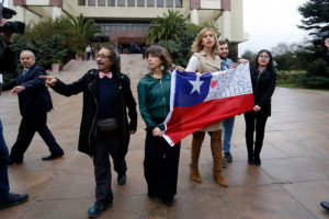 Diputados salieron del Congreso para sumarse a la marcha de los profesores en Valparaíso