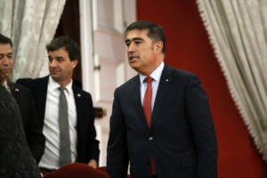 Desbordes pide que ministro Chadwick 