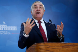 Mañalich promete nuevo hospital tras reunirse con trabajadores del San José