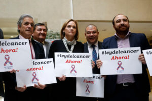 Senadores de oposición: Ley del Cáncer quedaría sin quórum por dichos de Mañalich