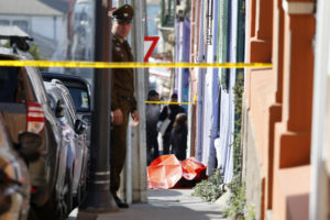 Matan a turista canadiense en Valparaíso frente a su hija y esposa para robarle