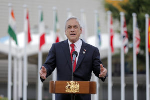Sebastián Piñera y venezolanos en Chacalluta: 