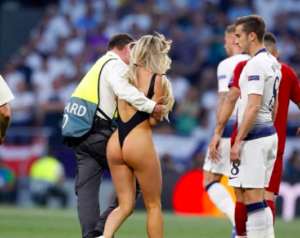 Modelo que irrumpió en la final de la Champions asegura que jugadores del Liverpool le enviaron mensajes 