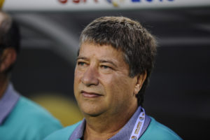 DT de Ecuador recurrió a Chile y a Rueda para defenderse de las críticas