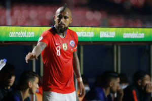 VIDEO | La emoción del niño que saludó a Arturo Vidal antes de entrar a la cancha