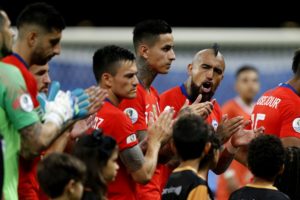 Con algunas dudas, Chile saldrá a luchar por el liderato del grupo ante Uruguay