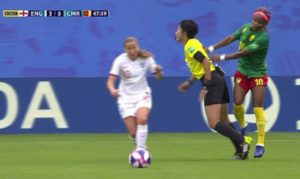 Empujones, codazos y escupitajos: el escandaloso partido de Camerún en el Mundial Femenino