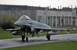 Dos aviones caza chocaron y cayeron sobre zonas pobladas en Alemania