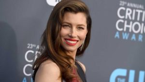 Jessica Biel enfrenta polémica tras reunirse con líder antivacunas