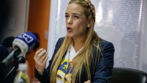 Lilian Tintori y su hija viajaron a España tras dejar la embajada en Caracas