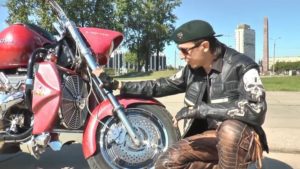 VIDEO | Youtuber se graba manejando y fallece horas después en un accidente