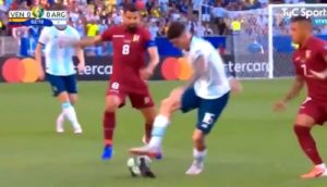 VIDEO | Insólito: Una paloma le quitó la pelota a un jugador de Argentina