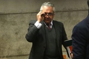Pedro Sabat quedó sin medidas cautelares tras ser formalizado por negociación incompatible