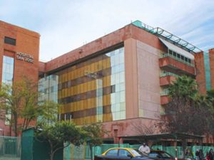 Trabajadores del Hospital San José se movilizaron denunciando colapso del recinto