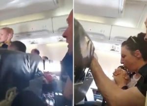 VIDEO | Turbulencia del terror: Una azafata y su carrito se estrellan contra el techo del avión