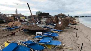 FOTOS | Grecia: Tornado con vientos de 100 kilómetros por hora deja seis turistas muertos y decenas de heridos