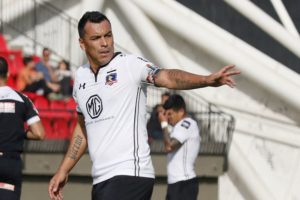 Esteban Paredes recibió el alta médica y podría reaparecer en Colo Colo