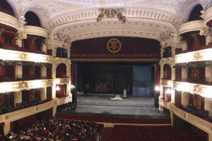 Teatro Municipal de Santiago desvinculó a 60 trabajadores tras crisis económica
