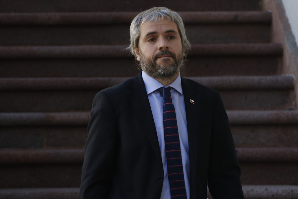 Blumel a Valente: “No por ser menos populista ministros están en el cargo, sino porque hacemos bien el trabajo”