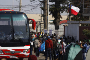 Extranjería recibió en Santiago a treintena de venezolanos desde Arica