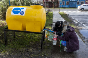 Gobierno anuncia que agua potable volverá el miércoles a Osorno