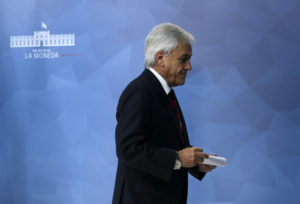 Piñera mejora aprobación y Lavín se consolida según última encuesta Cadem