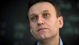 Alexei Navalny, principal opositor a Vladimir Putin habría sido envenenado en Rusia