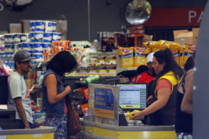 Los Andes: mujer intentó robar medio millón de pesos en mercadería a supermercado
