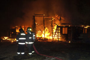 Nuevo atentado incendiario en Cañete: desconocidos destruyeron balneario