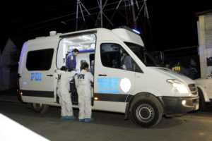 Hombre que viajaba en camioneta junto a su esposa fue atacado a balazos en Conchalí