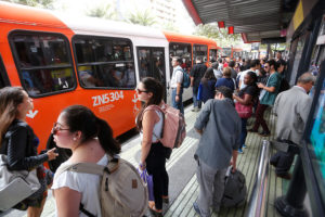 Red Santiago anuncia nuevos recorridos y extensiones de servicios en 6 comunas