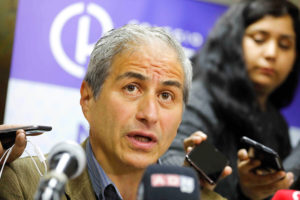 Profesores por llamado de Cubillos a bajar el paro y luego negociar: 