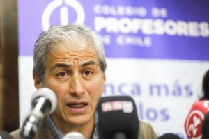 Profesores solicitaron que Piñera intervenga de manera directa en el conflicto